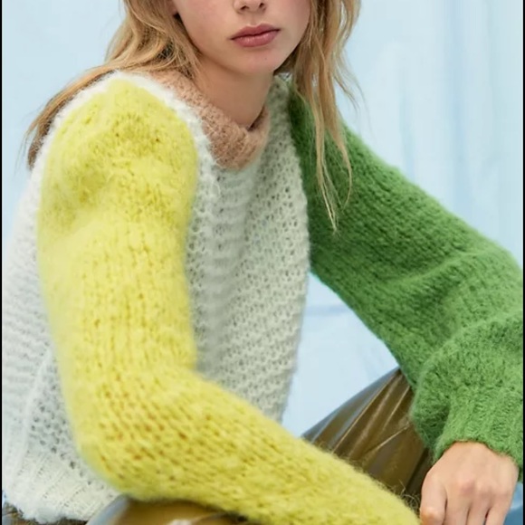 Aritzia Sweaters - Aritzia crew-neck sweater with voluminous lantern sleeves